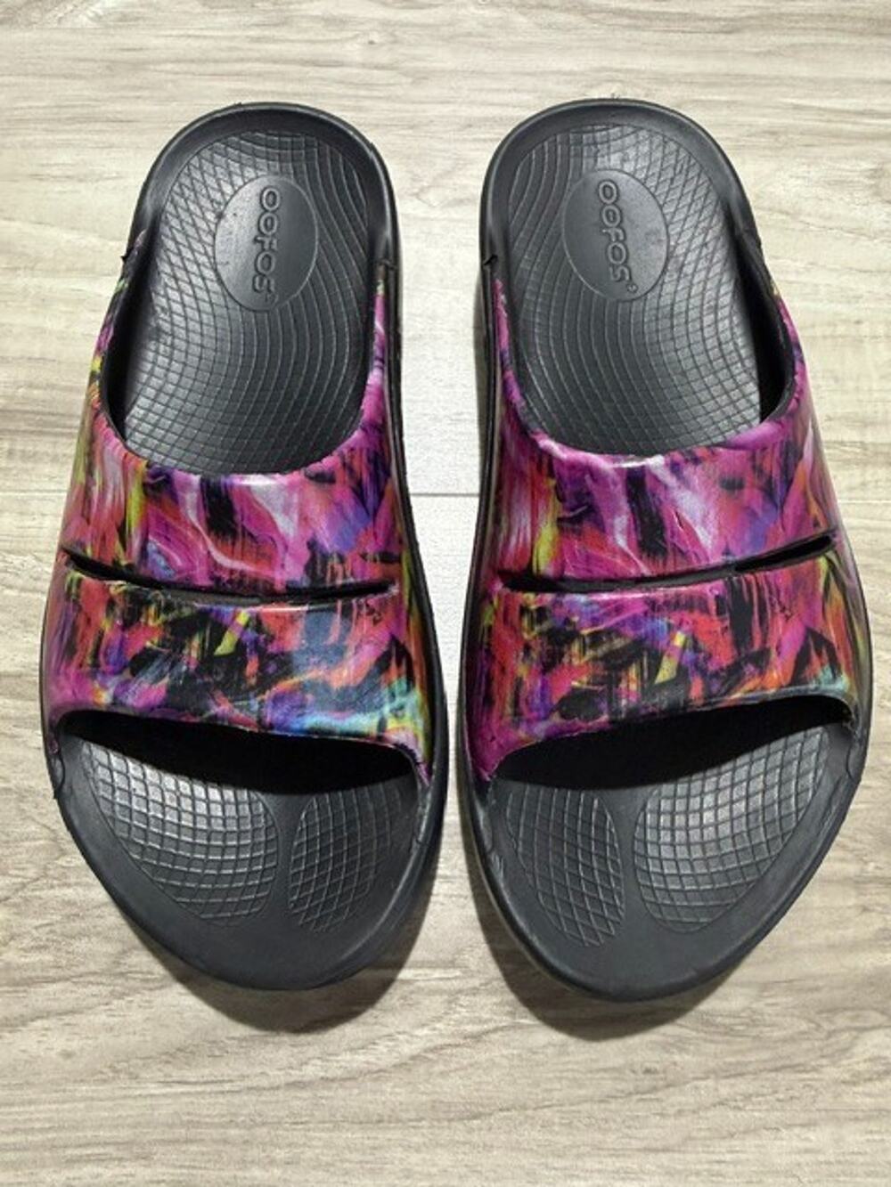 OOFOS OOahh Women's Abstract Paint Splatter Recovery Slip-on Sandals-Size 7